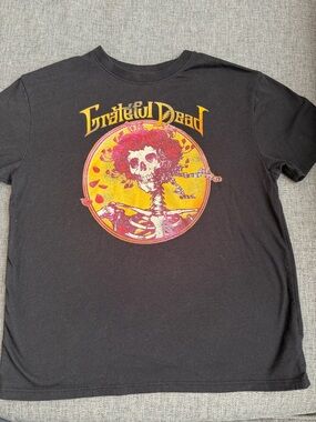 Grateful Dead Black Tee with Yellow & Pink Skull Accent Boy’s size 8 Medium GUC